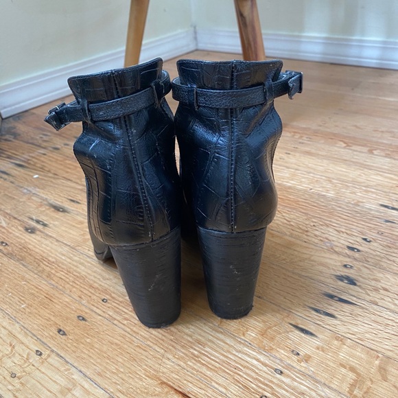 Grey City Leather Cut Out Ankle Booties - Picture 4 of 5